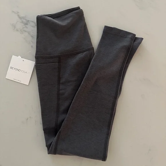 Beyond Yoga Out Of Pocket High-Waisted Gray Leggings - Picture 3 of 3